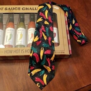 STEVEN Harris Hot Pepper Tie 58" x 4"